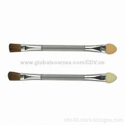 Double-ended eye shadow applicators with pony bristles and plastic handle